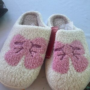 Ashland Cream Sherpa Slippers with Red Interior